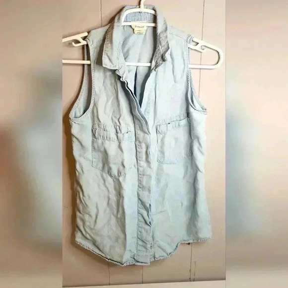 Andrea Jovine Tops - Andrea Jovine Soft Denim Collared Sleeveless Blouse Small